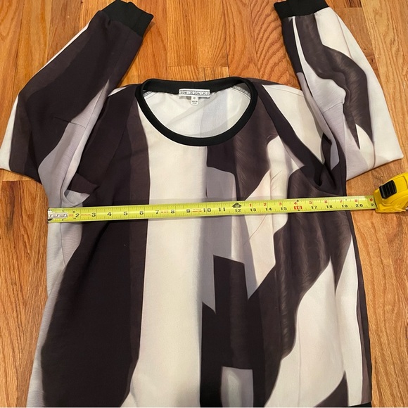 Dagmar Black & White Abstract Jumper - Picture 4 of 8